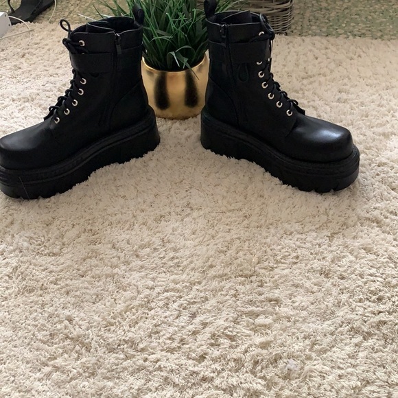 Black Booties Trend - Picture 2 of 5